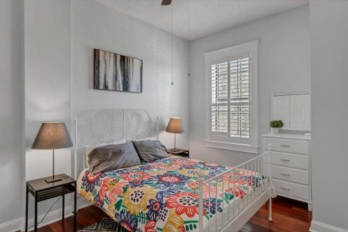 Comfy 2 BR apt with bunk beds - very pet friendly