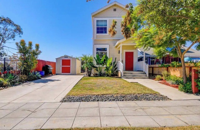 Comfy 3-bed home near Downtown. Relax with the family at this peaceful home.