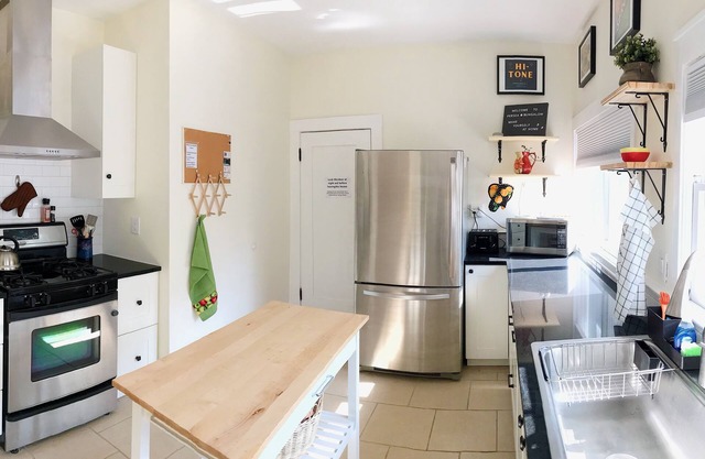 Comfy & Convenient -- Well-equipped Kitchen -- Pet friendly