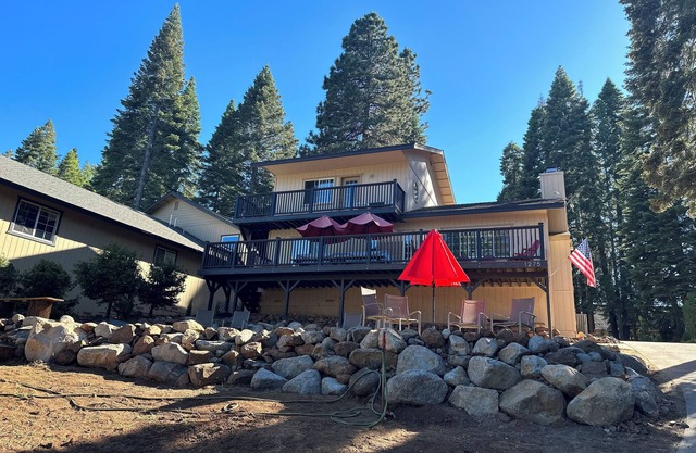 Lago Almanor Vacation Home - 6 plazas, club de campo, lote grande, vista al lago, golf