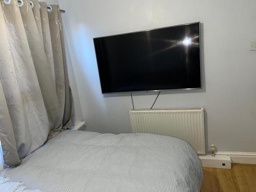 Comfy Room with Dedicated Bathroom 2