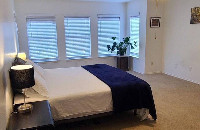 Comfy south Austin home near bars / live music / Hiking Biking trails/ winery's