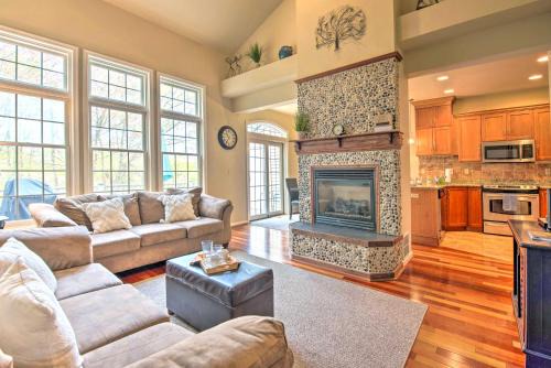 Community Perks and Deck Lake Harmony Townhome!
