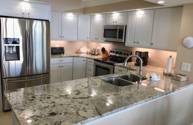Completamente renovado 3BR Direct Oceanfront Granite Kitchen & Baths. Casillero de playa