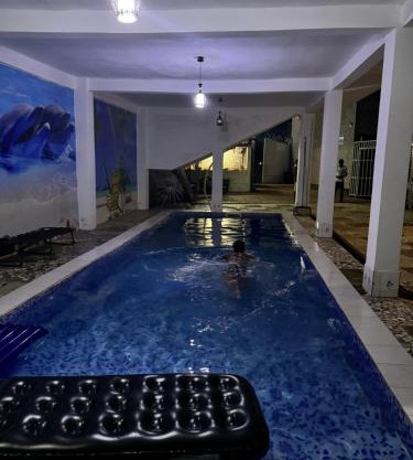 Complexe M Appartement meuble 3 chambres , 2 salles de bains une cuisine