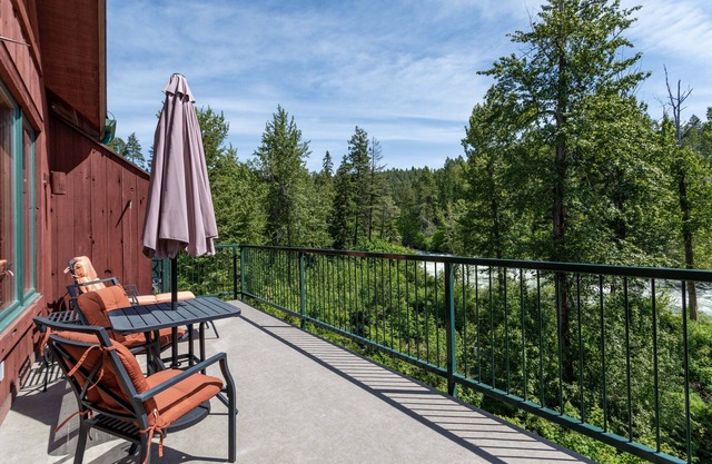 Stay Montana - Downtown Bigfork, condominio de lujo en el río Swan