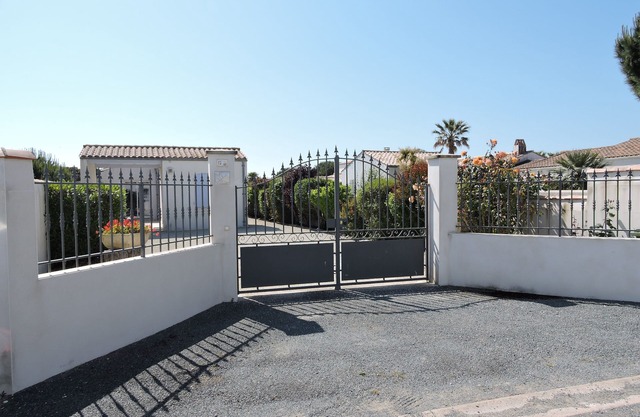 Villa contemporánea con terraza y patio 10min. de la playa y el centro de la ciudad