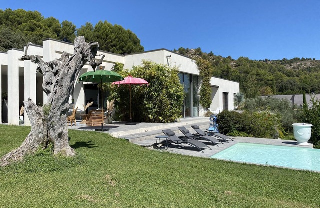 ¡Nuevo para 2020! Excepcional: casa contemporánea a los pies del Luberon