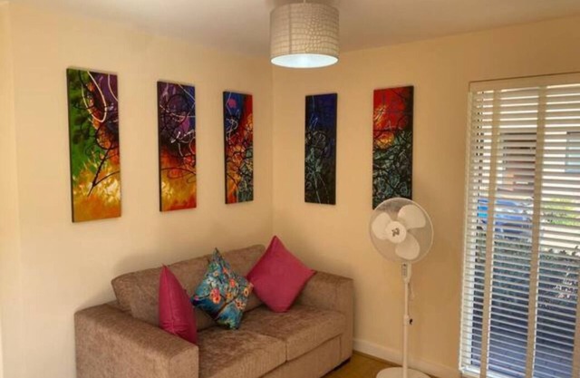 Contemporary, Cosy House with Free Parking & Garden; 5 mins to Addenbrooke's