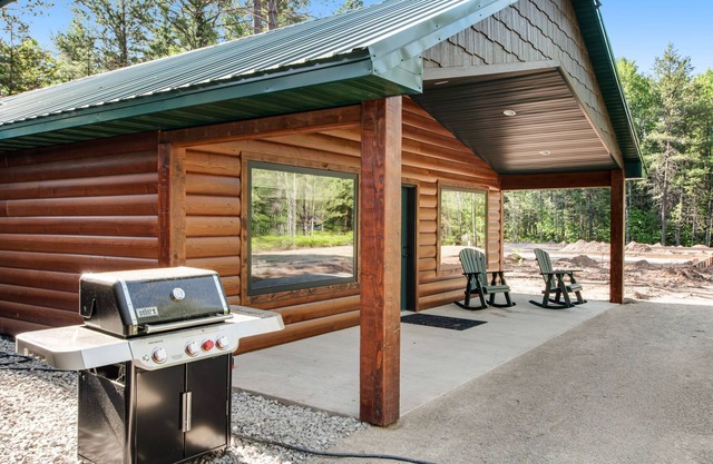 Contemporary dog-friendly cabins with hot tub, fireplaces, patios, & washers + dryers