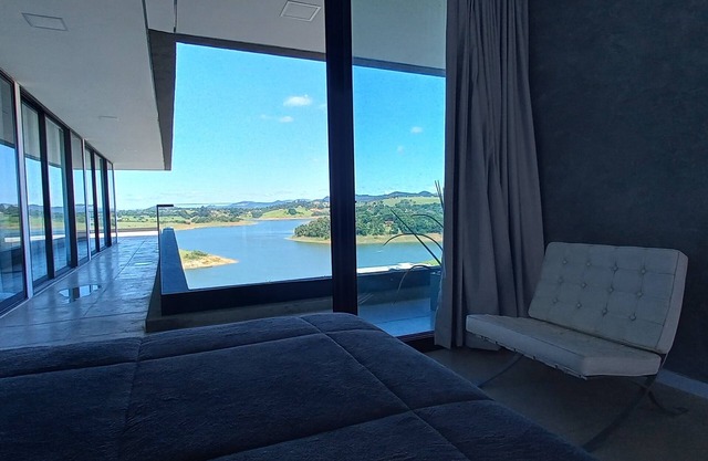 CONTEMPORARY HOUSE IN CLOSED CONDOMINIUM OVERLOOKING THE DAM