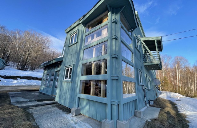 Contemporary House for Rent only 4 miles from Mt Snow and 10 miles from Stratton