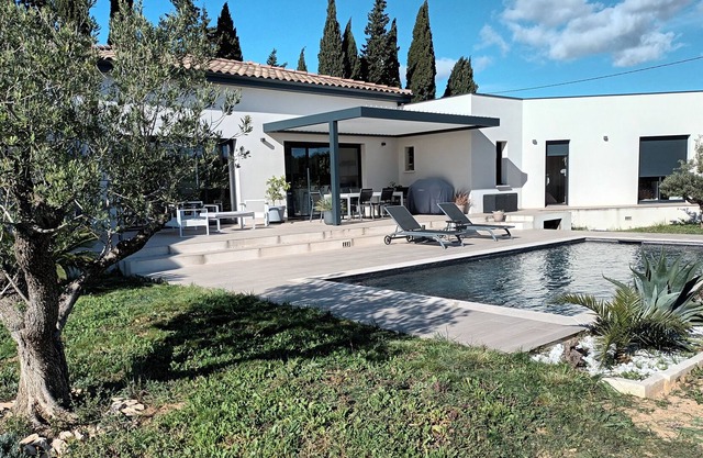 Contemporary villa Tavel 6 people