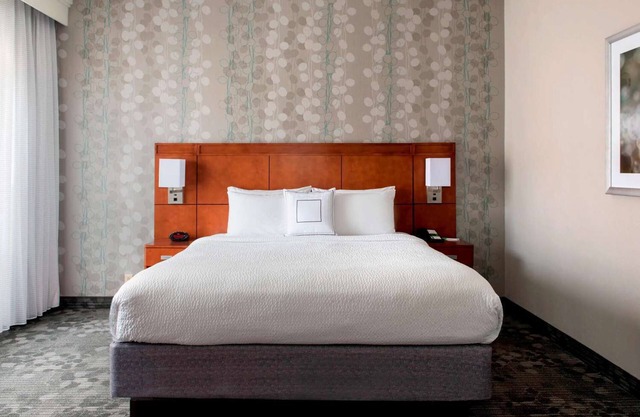 Convenient Stay Along Route 114 | Access to Local Attraction | 3 Rooms w/ Pool