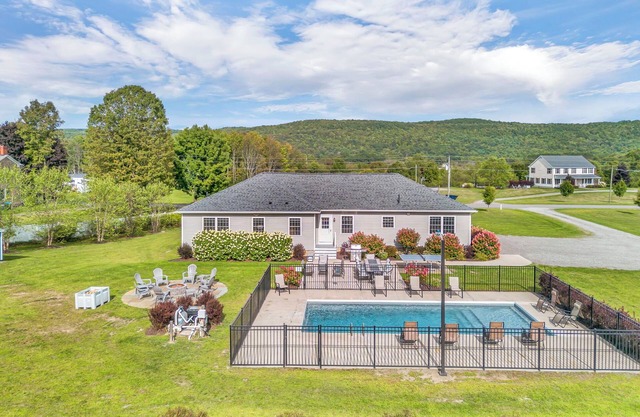 "Estates VI" 4 dormitorios, 3 baños Ranch, piscina climatizada. 7 minutos al parque de los sueños