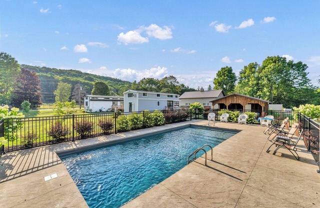 Coop Diamonds Sunrise Estates I - Sleeps 12, Private heated pool.