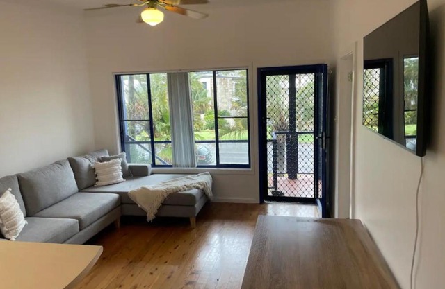 Copacabana 4 61 Sandy Point Rd - water views, air con and WiFi