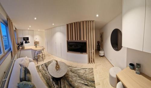 Core Luxembourg City Mirrorview-Parking and Breakfast