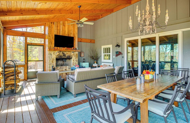 ¡NUEVO! 'Cork & Creek Cottage' w / Mtn & Pasture Views!