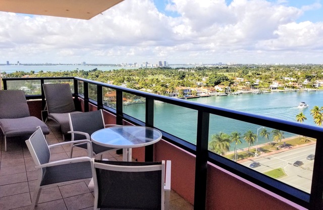 Condominio de lujo de 3 dormitorios frente al mar en Miami - 1620