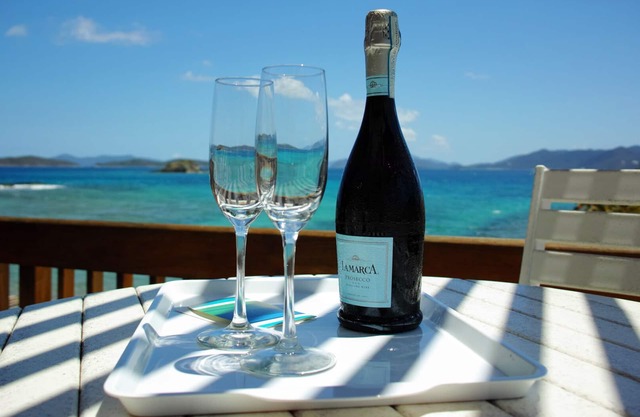 Suite esquinera "Glass House on the Sea" Lujo moderno en Sapphire Beach