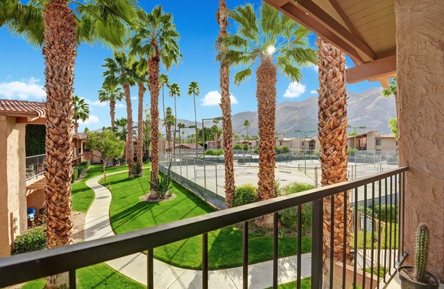 Condominio en la esquina - A pie del centro de Palm Springs