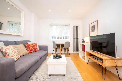 Cosy 1 Bedroom Flat Nestled in De Beauvoir Town Pass the Keys