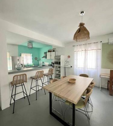 Cosy 2BD Home-Only 7 Mins walk to La Preneuse Beach & Shops