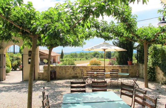 Acogedor apartamento en villa para 8 personas con WIFI, piscina, TV, terraza y aparcamiento