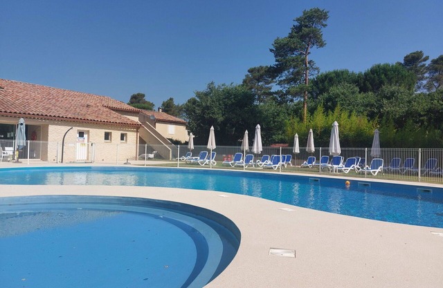 Acogedor apartamento para 6 personas con WIFI, piscina, TV, terraza y aparcamiento