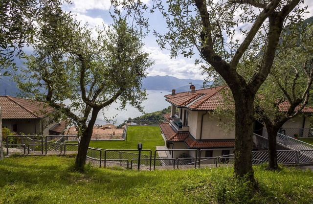 Acogedor apartamento con jacuzzi, WIFI, TV, patio, mascotas permitida y aparcamiento