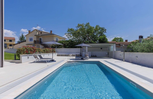 Acogedor apartamento para 6 personas con piscina, A/C, WIFI, TV, terraza y aparcamiento