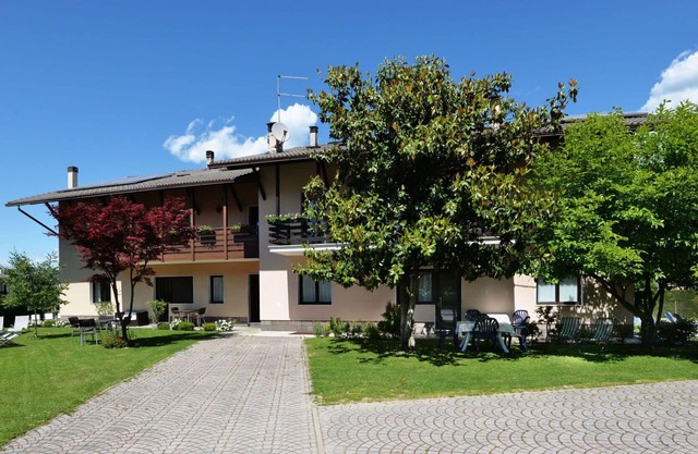 Hermoso apartamento para 6 personas con WIFI, TV, patio, mascotas permitida y aparcamiento