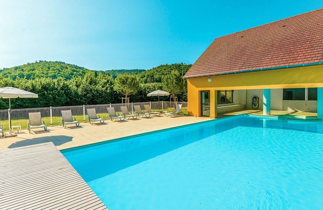Precioso apartamento en villa con WIFI, piscina, TV, terraza, mascotas permitida y aparcamiento