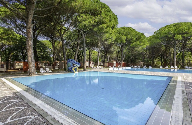 Acogedor apartamento en villa con WIFI, A/C, piscina, terraza, mascotas permitida y aparcamiento