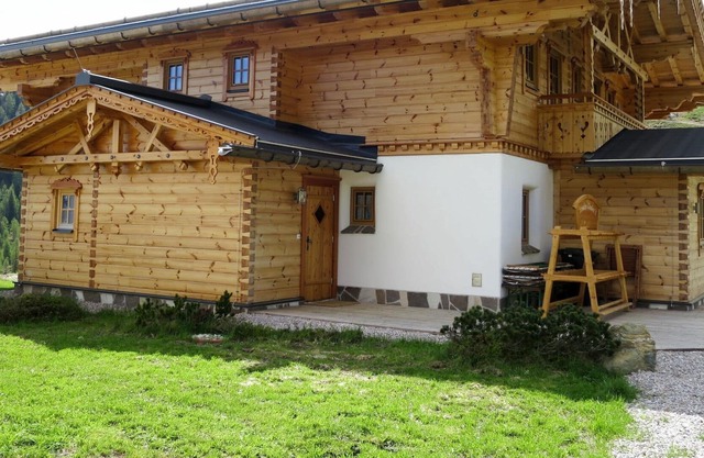 Hermoso apartamento en villa para 20 personas con WIFI, TV, patio, mascotas permitida y aparcamiento
