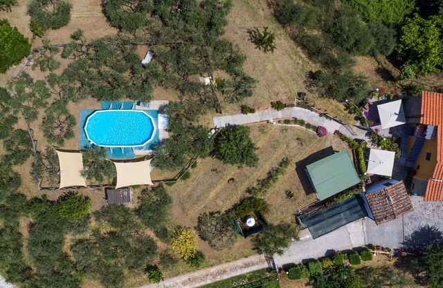 Bonito apartamento en villa para 6 personas con WIFI, piscina, TV, terraza y aparcamiento