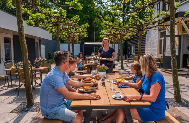 Bonito apartamento en villa para 4 personas con piscina, WIFI, TV, terraza y aparcamiento
