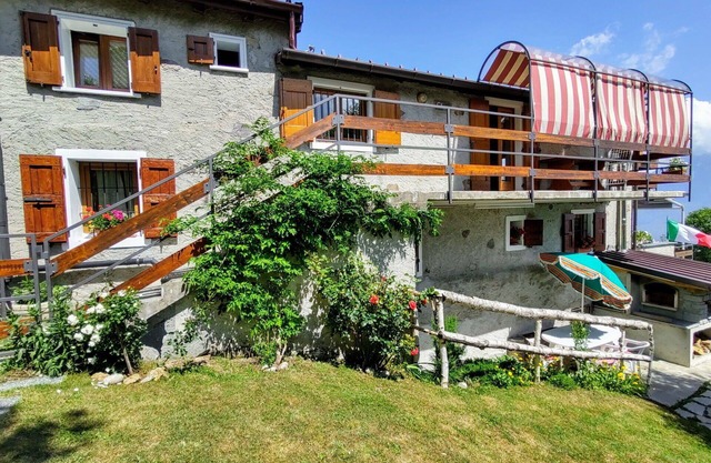 Hermoso apartamento para 6 personas con WIFI, TV, patio, mascotas permitida y aparcamiento