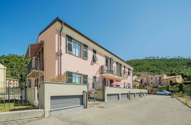 Bonito apartamento para 5 personas con A/C, WIFI, TV, patio, mascotas permitida y aparcamiento