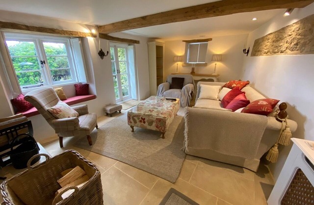 Cosy Charming Cottage in Cotswolds