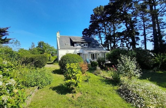 Cosy family home 15 minutes' walk from the palace center