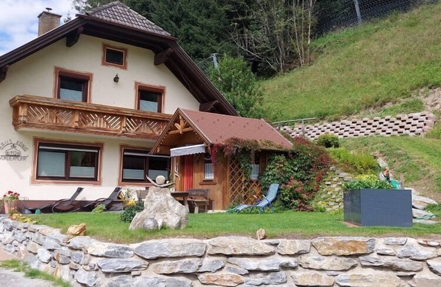 Acogedor apartamento vacacional con terraza y jardín en Muhr, estado de Salzburgo