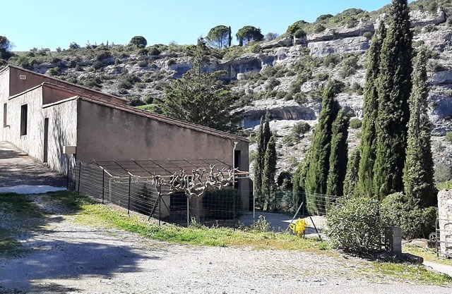 Acogedora casa de vacaciones en Minerve con jardín