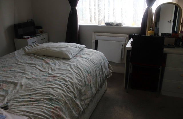 Acogedora, espaciosa habitación ubicada en zona muy segura en el sureste de Londres