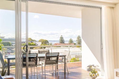 Cote D'Azur 42, 61 Donald St - complex pool, lift, linen, bed making and stunning water views