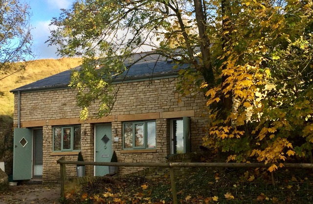 Cotswold Independiente Hillside Cottage repleta de carácter peculiar