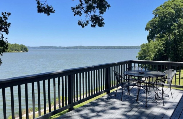 Kentucky Lake Waterfront Cottage. Familia y mascotas. Duerme 6