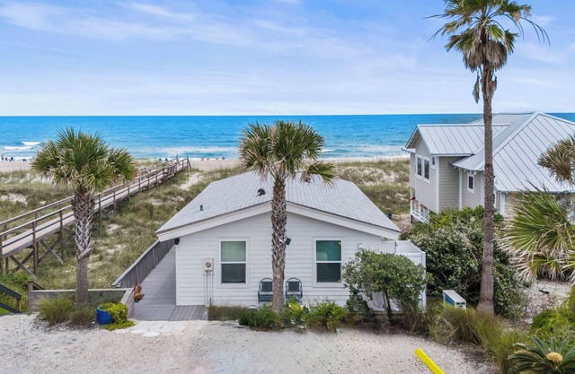 'Right on the Beach Cottage' - ¡Sillas de playa, toallas incluidas!