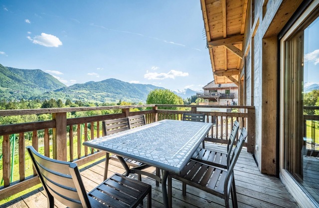 Casita de campo 'Côté Source' con vistas al lago, terraza privada y Wi-Fi